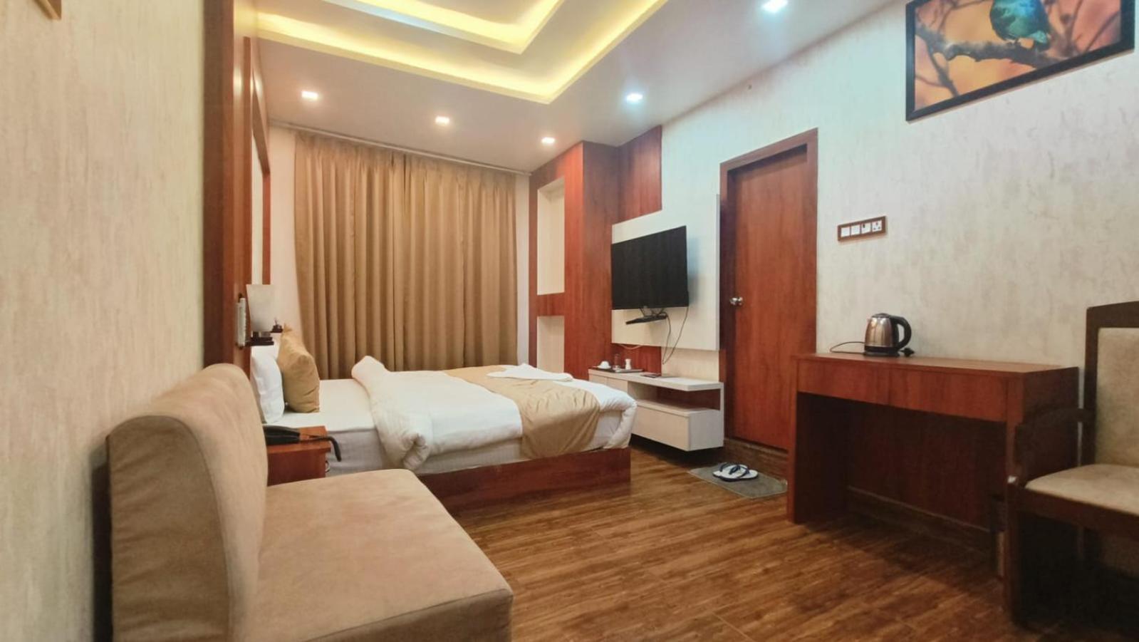 V Square Airport Hotel Lucknow Dış mekan fotoğraf