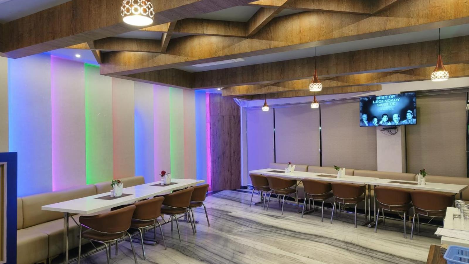 V Square Airport Hotel Lucknow Dış mekan fotoğraf